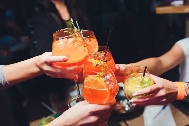 SCHOTT ZWIESEL Wasser, Saft Und Longdrink>4erTumbler After-work drink +4xTrinkhalm +Büste