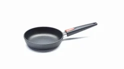 Woll Pfannen Aluguß Und Versiegelte>Guss-Flachpfanne Nowo Titanium 20cm Induktion