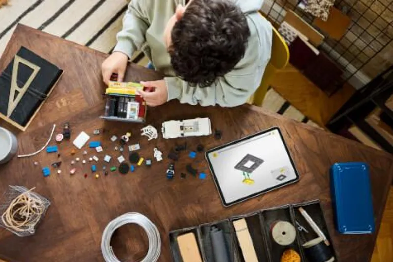 LEGO® Klemm- Und Magnetbaukästen>Marvel™ Spider-Verse: Miles Morales vs. Spot