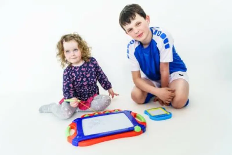 Creathek Malen Und Zeichnen>Magnet Maltafel 2 in 1 mit 4 Stempel